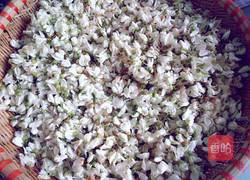 蒸槐花的做法图解1