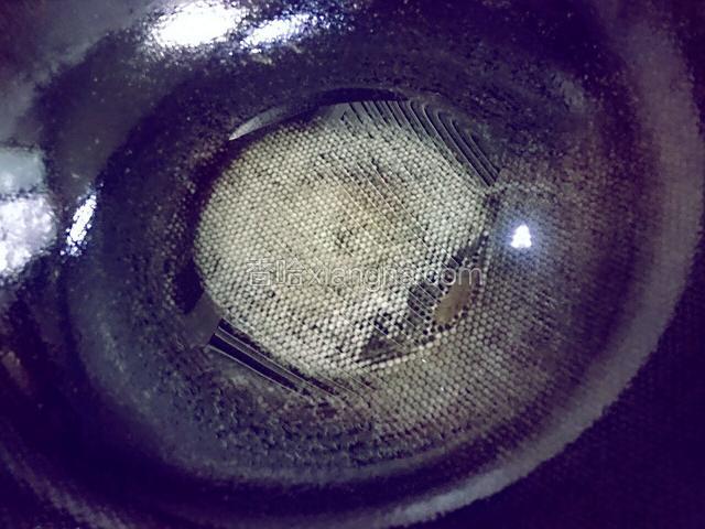 热锅倒油，中火