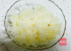 银耳百合红糖糊的做法图解2