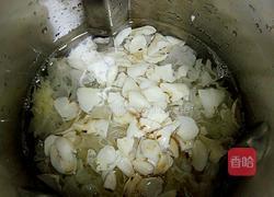 银耳百合红糖糊的做法图解3