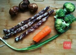 香肠焖饭的做法图解1