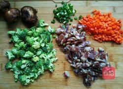 香肠焖饭的做法图解2