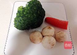 西兰花炒蘑菇的做法图解1