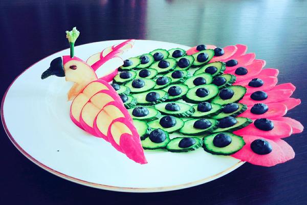 孔雀开屏水果蔬菜拼盘