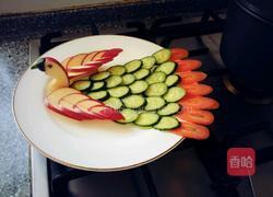 孔雀开屏水果蔬菜拼盘的做法图解6