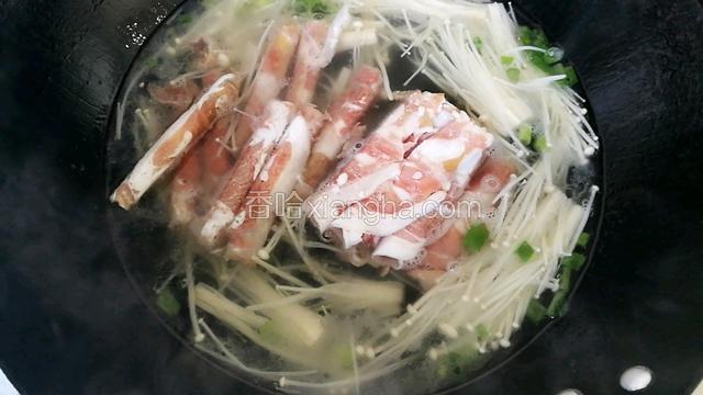 煮开，倒入羊肉卷。