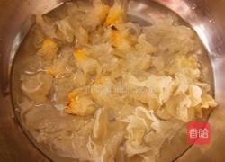 绿豆银耳百合莲子羹的做法图解2