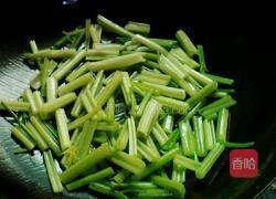 芹菜炒鱼豆腐的做法图解3