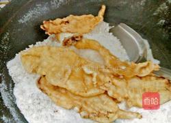 花胶炖鸡脚的做法图解1