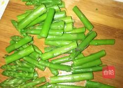 培根卷青笋的做法图解2