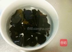 黑木耳胡萝卜炒包菜的做法图解1