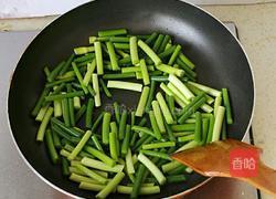 蒜苔炒鸡蛋的做法图解3