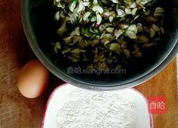 槐花饼的做法图解1