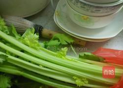芹菜肉馅锅贴的做法图解1