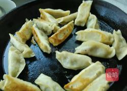 芹菜肉馅锅贴的做法图解25