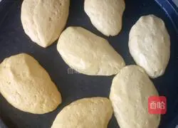 Illustration of how to make corn flour pancakes 4