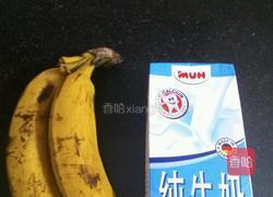香蕉奶昔的做法图解1