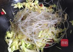 甘蓝炒粉条的做法图解5