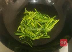 蒜苗鱼片的做法图解2