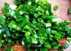 「Cathy边吃边营养」小葱拌豆腐的做法图解2