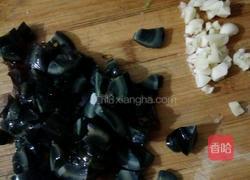 苋菜炒皮蛋的做法图解2