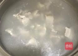 酸菜炖白肉的做法图解1