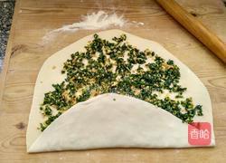 叠韭菜馍的做法图解3