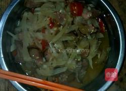 酸菜煮腊肠的做法图解5