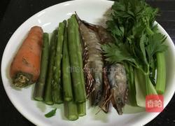 蒜香虾仁芦笋豆腐皮的做法图解1