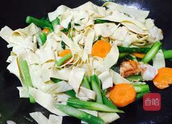 蒜香虾仁芦笋豆腐皮的做法图解12