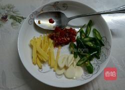 酸爽蒜香蚕豆的做法图解2