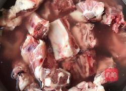 枸杞大枣烧排骨的做法图解1