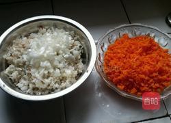 胡萝卜莲藕猪肉饺子的做法图解1