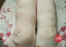 酱猪蹄的做法图解1
