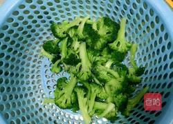 西兰花炒回锅肉的做法图解2