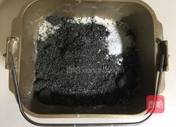 奶香黑芝麻大馒头的做法图解2