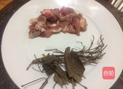 百灵草水鸭汤的做法图解1