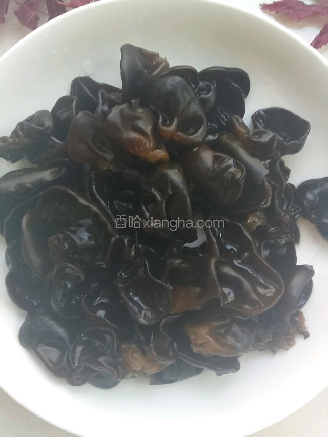 木耳泡开洗净