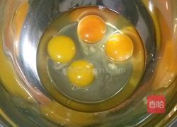 电饭煲蒸蛋糕的做法图解1