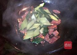 腊肠炒黄瓜的做法图解7