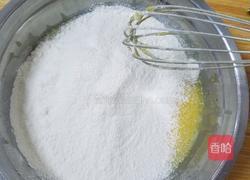 八寸戚风蛋糕的做法图解3