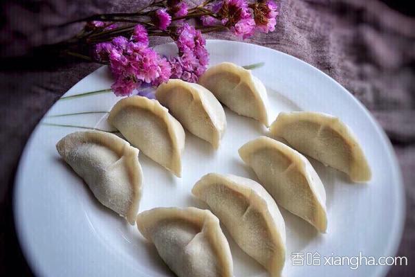 一斤白菜適量相剋食物麵粉適量鹽適量生抽適量老抽適量香油適量豬肉