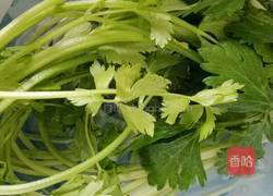 西芹木耳的做法图解1