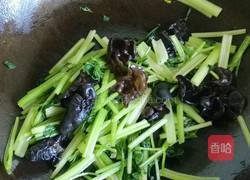 西芹木耳的做法图解4