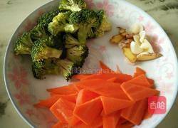 香菇胡萝卜炒肉片的做法图解1