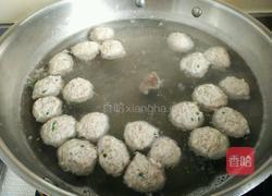 西红柿木耳肉丸汤的做法图解2
