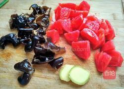 西红柿木耳肉丸汤的做法图解4