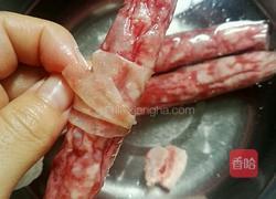 腊肠胡萝卜玉米粒的做法图解1