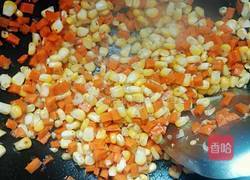 腊肠胡萝卜玉米粒的做法图解6