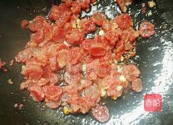 腊肠胡萝卜玉米粒的做法图解5